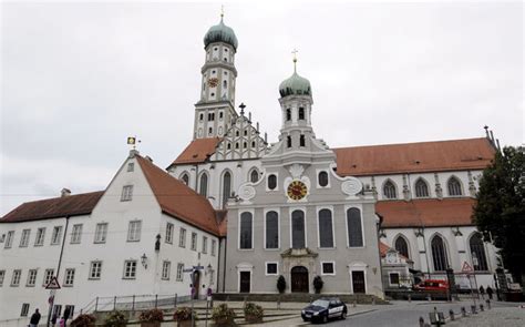 Der Augsburger Religionsfrieden: Eine epochale Wende für die religiöse Landschaft des Heiligen Römischen Reiches und ein fragiles Gleichgewicht zwischen Katholizismus und Protestantismus