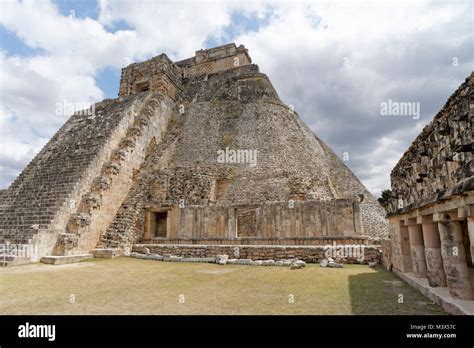  Die Rebellion der Maya-Bauern gegen die Oberschicht in Tikal: Ein Aufruhr im Schatten der Pyramiden